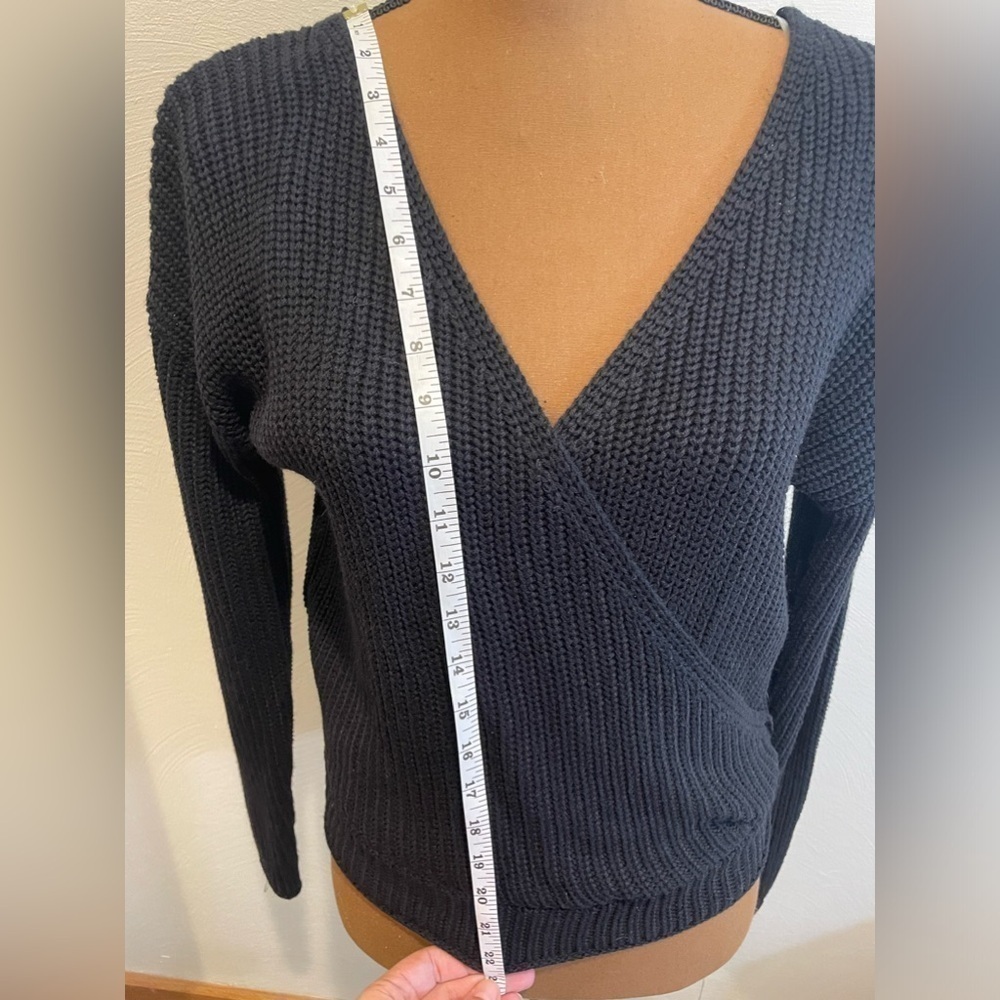 Great black Jun & ivy sweater medium - Picture 5 of 7